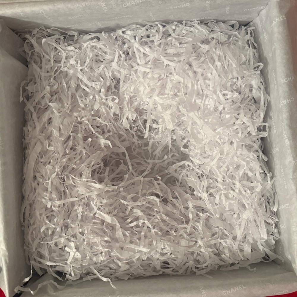 Chanel Gift Box - Picture 5 of 7